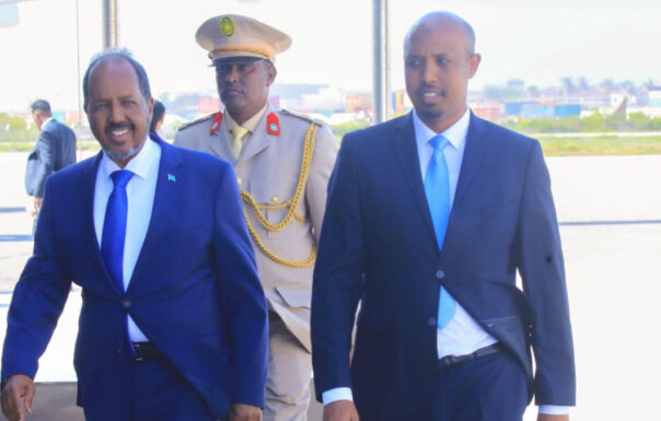 Madaxweyne Xasan Sheekh oo dalka dib ugu laabtay, kadib safarkii Tansaaniya