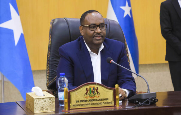 Madaxweyne Deni oo amar ka soo saaray iibka buugaagta Manhajka, xilli aad looga cabanayey