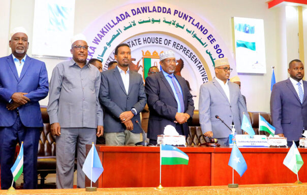 Guddoomiyaha Golaha Shacabka, Aadan Madooobe oo booqday xarunta Golaha Wakiillada Puntland