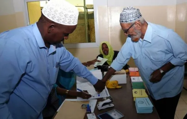 Shacabka dalka Jabuuti oo codkooda ka dhiibanaya doorashada baarlamaanka